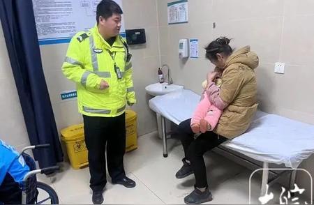 安徽11月大婴儿遭兔子咬伤手指，紧急送医过程曝光