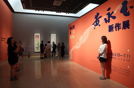 黄永玉耗时八年绘就人生瑰宝：近160幅画作展现浓郁艺术情怀