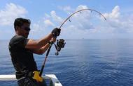 海钓必备：鱼竿与鱼饵种类一览