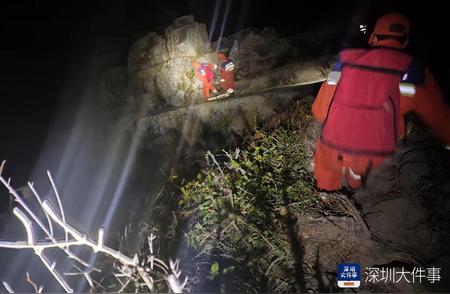 寒潮席卷，三名驴友遭遇山中困境，大鹏消防紧急施救