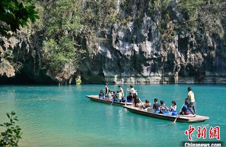 春季来临，徒步旅行成年轻人新宠