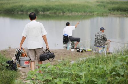 野钓必备：避开这三种渔具，避免浪费钱财！