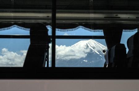 富士山热门路径实施徒步者数量限制